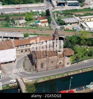 Europa, Italien, Lombardei, Mailand, Luftaufnahme der Kirche S. Cristoforo auf dem Naviglio Grande Stockfoto