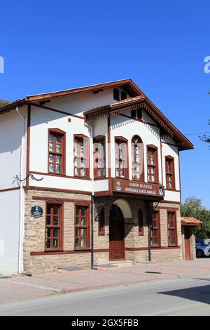 Ein altes traditionelles Haus in Konya. Das Haus befindet sich in der Koprubasi Straße. Konya, Türkei. Stockfoto