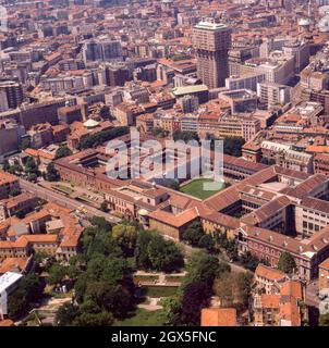 Europa, Italien, Lombardei - Luftaufnahme von Ca 'Granda, ehemals Sitz der Ospedale Maggiore in Mailand im Jahr 1456, ist ein Renaissance-Gebäude von der ar Stockfoto