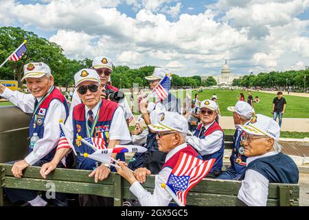 Washington DC, National Memorial Day Parade, Korean war Veterans Association Asian Senior Men US Capitol Building, Stockfoto