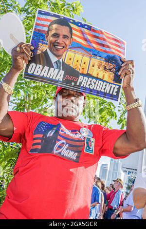 Miami Florida, Bicentennial Park, Early Vote for Change Rally Barack Obama Präsidentschaftskandidat, Wahlkampagne Schwarzer Mann mit Plakat Stockfoto