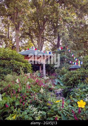 The Trailfinders' 50th Anniversary Garden auf der Chelsea Flower Show in London, Großbritannien. Stockfoto