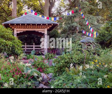 The Trailfinders' 50th Anniversary Garden auf der Chelsea Flower Show in London, Großbritannien. Stockfoto