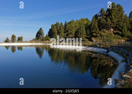 Lac des Vallons ist ein künstlicher See, dessen Wasser konserviert wird, um im Winter Schneekanonen zu füttern Stockfoto