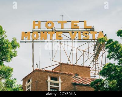 Vintage Hotel Monte Vista Schild, in der Innenstadt von Flagstaff, Arizona Stockfoto