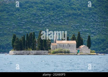 Kloster St. Georg auf einer abgelegenen Insel in der Adria in Montenegro Stockfoto