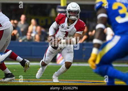 Arizona Cardinals Quarterback Kyler Murray (1) während eines NFL-Fußballspiels gegen die Los Angeles Rams, Sonntag, 3. Oktober 2021, in Inglewood, Kalif. Th Stockfoto