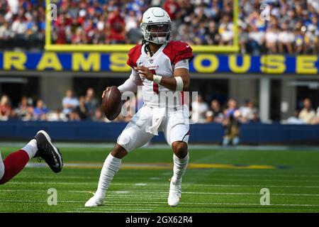 Arizona Cardinals Quarterback Kyler Murray (1) während eines NFL-Fußballspiels gegen die Los Angeles Rams, Sonntag, 3. Oktober 2021, in Inglewood, Kalif. Th Stockfoto