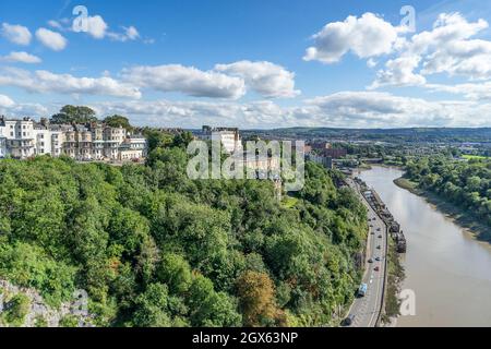 Blick über die Avon Gorge in Bristol von der Clifton Suspension Bridge Stockfoto