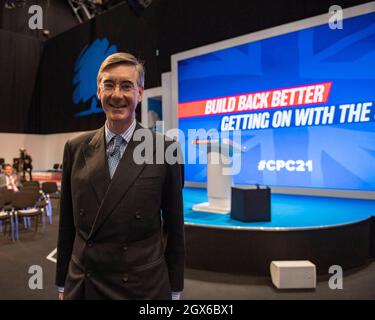 Manchester, England, Großbritannien. Oktober 2021. IM BILD: Der Abgeordnete von RT Hon Jacob Rees-Mogg spricht auf der Konferenz der Konservativen Partei #CPC21. Quelle: Colin Fisher/Alamy Live News Stockfoto