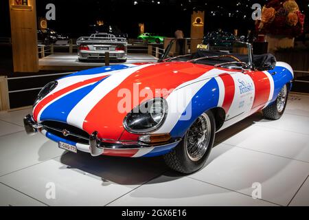 Der Jaguar E-Type 1967 Retro-Sportwagen wurde auf dem Autosalon 2020 vorgestellt. Brüssel, Belgien - 9. Januar 2020. Stockfoto