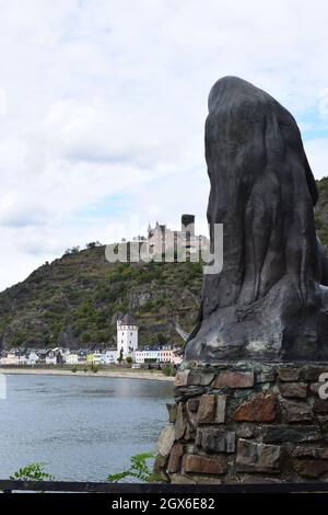 Loreley-Statue auf einem Felsen im Rhein Stockfoto