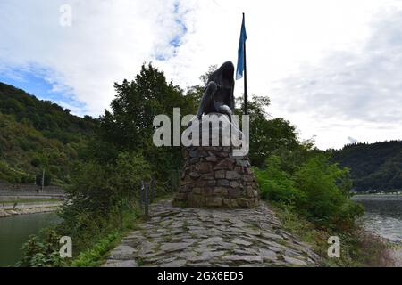 Loreley-Statue auf einem Felsen im Rhein Stockfoto