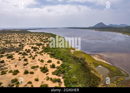 Drohnenvideo über dem Korission See. Korission Lagoon befindet sich im südlichen Teil der griechischen Insel Korfu, Griechenland. Stockfoto