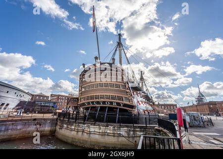 Heckansicht von HMS Victory, Lord nelsons Flaggschiff, am 29. September 2021 in Portsmouth Dockyard, Hampshire, Großbritannien, ausgestellt Stockfoto