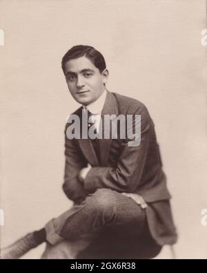 Irving Berlin (1888-1989), amerikanische Komponistin und Texterin, Seated Portrait, Pach Brothers Studio, 1907 Stockfoto