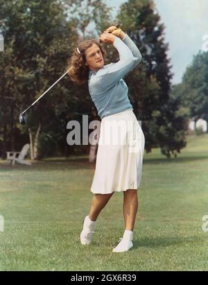 Mildred 'Babe' Didrikson Zaharias (1911-1956), amerikanischer Athlet, Action-Portrait Playing Golf, Harry Warnecke, Robert F. Cranston, Gus Schoenbaechler, 1947 Stockfoto