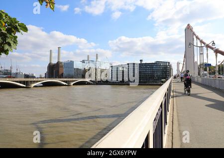 Battersea Power Station von der Chelsea Bridge, Wandsworth, SW London, Großbritannien Stockfoto