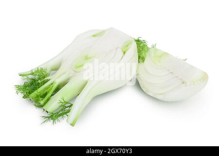 Frische Fenchelbirne halb isoliert auf weißem Hintergrund mit Clipping Pfad und volle Schärfentiefe Stockfoto