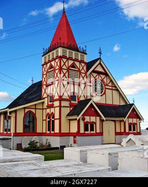 St. Die anglikanische Kirche von Faith in Ohinemutu in Rotorua, Neuseeland, war die zweite Kirche an diesem Ort mit St. Faith wurde 1914 eröffnet, wo er noch steht. Die Kirche ist Teil des Dorfes Ohinemutu Maori und eine eingetragene historische Stätte. Stockfoto