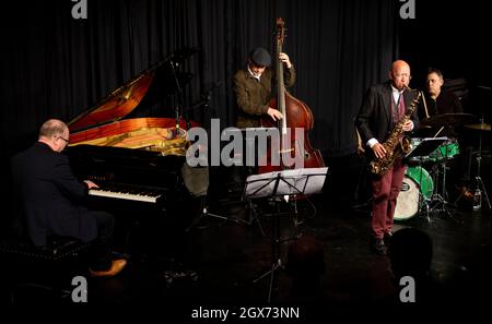 Art Themes, James Wade-sired, Arnie Somogyi, Robin Aspland im Herts Jazz Club in St. Albans Stockfoto