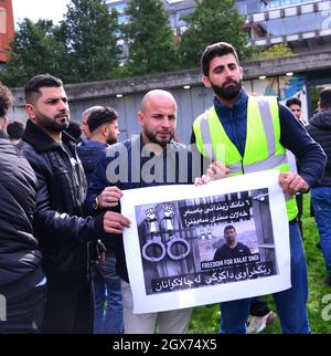 Manchester, Großbritannien, 4. Oktober 2021. Die kurdische Gemeinde von Manchester protestiert in Piccadilly Gardens, Manchester, Großbritannien, und fordert ein Ende der Morde an kurdischen Journalisten. Quelle: Terry Waller/Alamy Live News Stockfoto