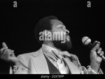 Marvin Gaye tritt 1976 in der Bingley Hall, Birmingham, England auf. Stockfoto