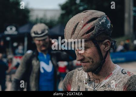 3. Oktober 2021, Paris&#x2013;Roubaix Mens Radtour; berühmt für seinen unebenen Kopfsteinpflaster-Kurs. Stockfoto