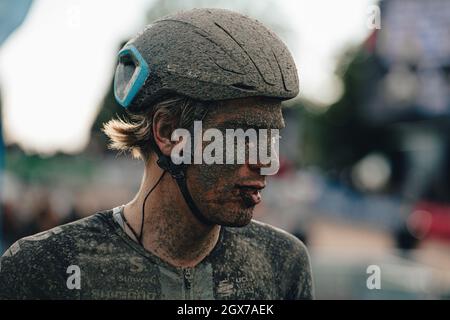 3. Oktober 2021, Paris&#x2013;Roubaix Mens Radtour; berühmt für seinen unebenen Kopfsteinpflaster-Kurs. Stockfoto