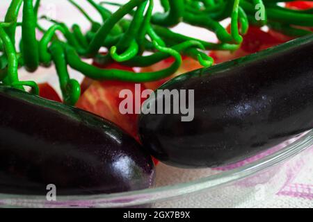 Gemüse zum Zubereiten zum Zubereiten. Vegane Grillmöglichkeit ist auch eine Option für Menschen. Stockfoto