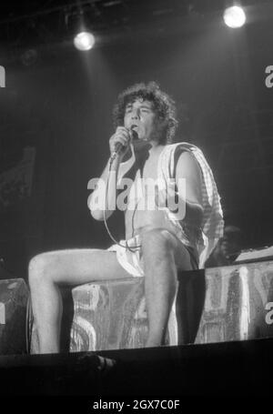 Der schottische Sänger und Musiker Alex Harvey trat im August 1977 beim Reading Rock Festival in England auf. Stockfoto