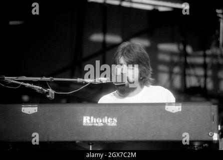 Der amerikanische Sänger, Songwriter und Keyboarder Michael McDonald tritt mit den Doobie Brothers beim Reading Rock Festival 1977 in England auf. Stockfoto