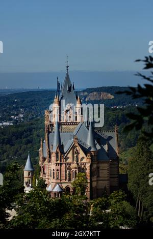 Das romantische Schloss Drachenburg im Wald der sieben Berge bei bonn Stockfoto