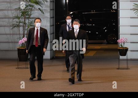 Der Justizminister Furukawa Yoshihisa trifft vor der ersten Kabinettssitzung des neu ernannten Premierministers Kishida Fumio im Büro der japanischen Ministerpräsidenten (Kantei) ein. Tokio, 4. Oktober 2021. Quelle: Stanislav Kogiku/AFLO/Alamy Live News Stockfoto