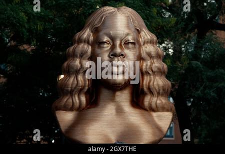 New York, Usa. Oktober 2021. Eine Statue des brutalen Polizeiopfers Breonna Taylor begleitet eine Büste von George Floyd und dem Politiker und Aktivisten John Lewis auf dem Union Square in Manhattan. Die Büste von George Floyd wurde aus Flatbush, einem Stadtteil von Brooklyn, als fortlaufende Ausstellung nach der Feier des elften Juni Anfang des Jahres verlegt. Kredit: SOPA Images Limited/Alamy Live Nachrichten Stockfoto