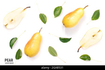 Birnenfrucht mit grünen Blättern, isoliert auf weißem Hintergrund. Sammlung von ganzen und in Scheiben geschnittenen Birnenfrüchten. Stockfoto
