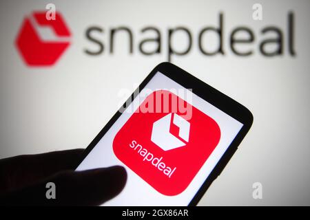 Ukraine. Oktober 2021. In dieser Abbildung ist ein Snapdeal-Logo auf einem Smartphone und einem pc-Bildschirm zu sehen. (Foto von Pavlo Gonchar/SOPA Images/Sipa USA) Quelle: SIPA USA/Alamy Live News Stockfoto