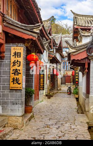 Yunnan, China - 22. März 2016: Unterkunft im Stil einer alten Schule in der antiken Stadt Lijiang. Stockfoto