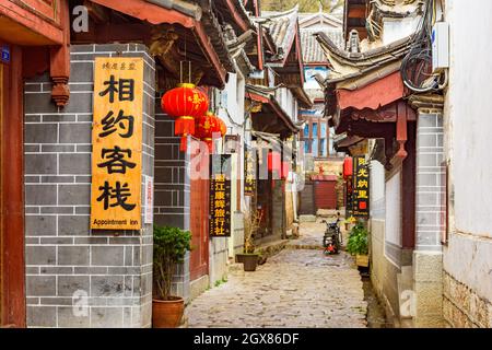 Yunnan, China - 22. März 2016: Unterkunft im Stil einer alten Schule in der antiken Stadt Lijiang. Stockfoto