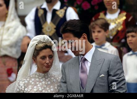 Der im Exil verbannte Kronprinz Pavlos von Griechenland nach seiner Hochzeit mit Erbin Marie-Chantal Miller in der griechisch-orthodoxen Kathedrale St. Sophia in Bayswater, London. Stockfoto