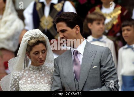 Der im Exil verbannte Kronprinz Pavlos von Griechenland nach seiner Hochzeit mit Erbin Marie-Chantal Miller in der griechisch-orthodoxen Kathedrale St. Sophia in Bayswater, London. Stockfoto