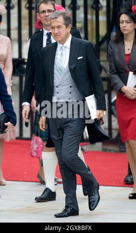 Nach der Hochzeit von Prinz William und Catherine Middleton am 29. April 2011 verlässt der Fotograf Mario Testino die Westminster Abbey. Stockfoto