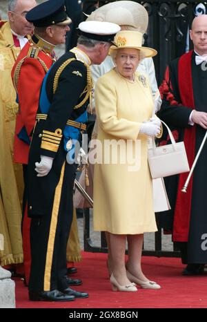 Prinz Charles, Prinz von Wales, Camilla, Herzogin von Cornwall, Königin Elizabeth ll und Prinz Philip, Herzog von Edinburgh verlassen nach der Hochzeit von Prinz William und Catherine Middleton in Westminster Abbey am 29. April 2011. Stockfoto