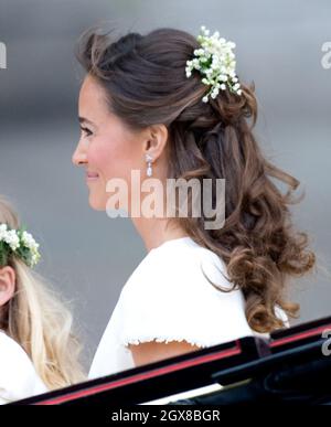 Pippa Middleton, die Schwester der Braut, verlässt die Braut nach der Hochzeit von Prinz William und Catherine Middleton am 29. April 2011 in der Westminster Abbey. Stockfoto