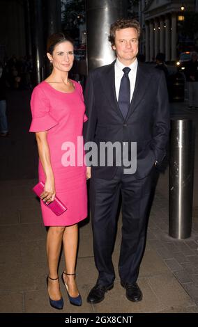 Colin Firth und seine Frau Livia Giuggioli nehmen an der Eröffnung der Wool Modern Exhibition in der La Galleria am 7. September 2011 in London, England, Teil. Stockfoto