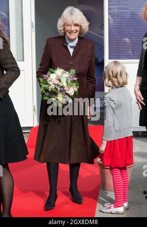 Camilla, Herzogin von Cornwall besucht am 27. März 2012 das medizinische Forschungszentrum Ballerup in Kopenhagen, Dänemark. Die Herzogin, Präsidentin der britischen National Osteoporose Society, wird über Studien informiert, die zum potenziellen Nutzen von Osteoporose-Patienten durchgeführt werden. Stockfoto