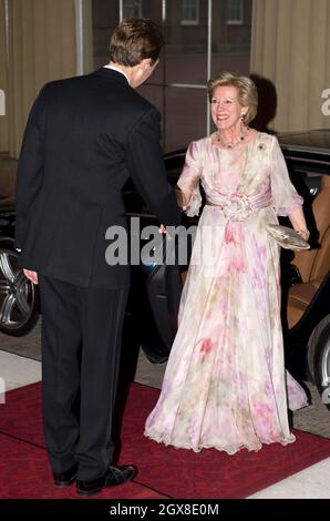 Königin Anne-Marie von Griechenland nimmt an einem Dinner für ausländische Herrscher Teil, das vom Prinz von Wales und der Herzogin von Cornwall zum Gedenken an das Diamantenjubiläum der Königin am 18. Mai 2012 im Buckingham Palace veranstaltet wird. Stockfoto