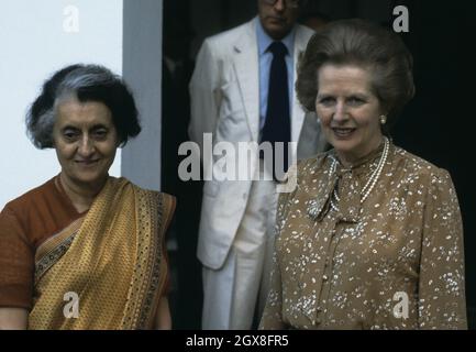 Premierministerin Margaret Thatcher mit Indira Gandhi auf der Commonwealth-Konferenz im November 1983 in Indien. Stockfoto