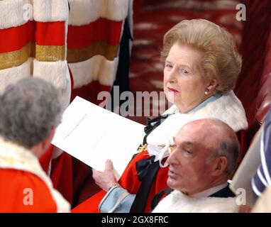 Die ehemalige Premierministerin Baroness Margaret Thatcher nimmt am Dienstag, dem 17. Mai 2005, an der Staatseröffnung des Parlaments Teil. Stockfoto