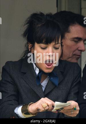 Lily Allen nimmt am 14. März 2014 am Gold Cup Day beim Cheltenham Festival Teil Stockfoto